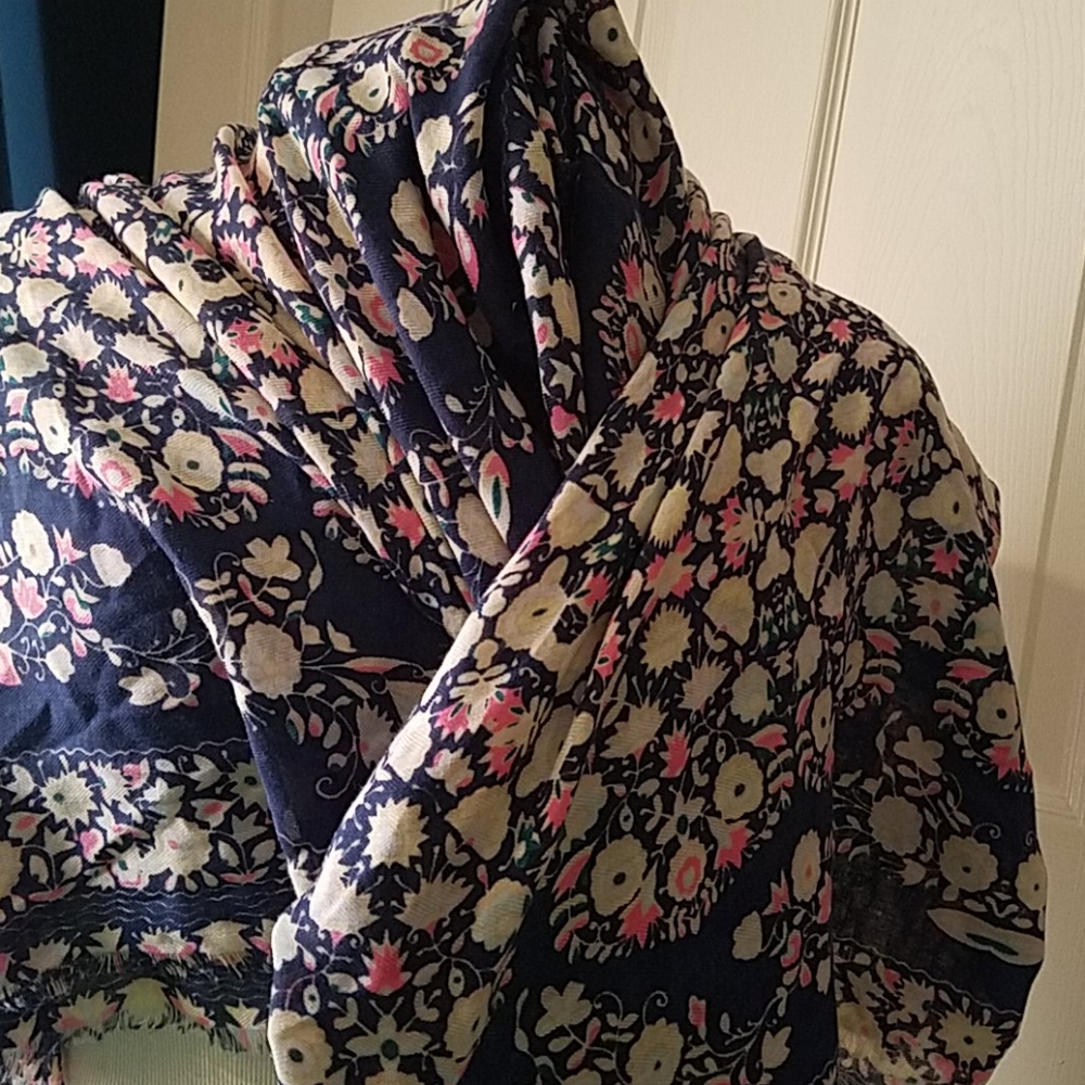 Old Navy‎ raw hem scarf wrap sarong dark Floral print